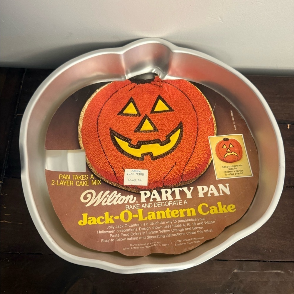 Wilton Jack-O-Lantern Cake Pan.